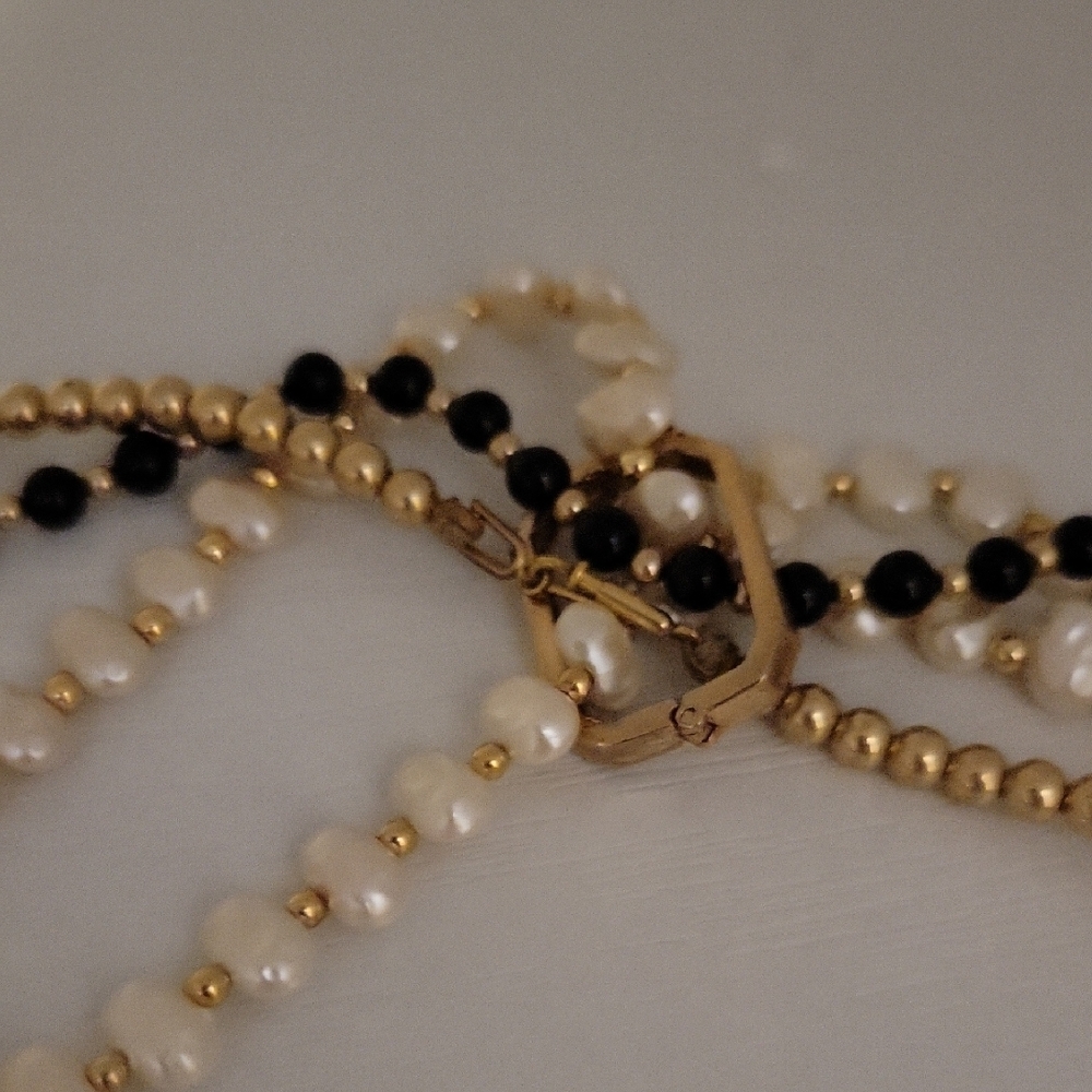 4 strands Gold metal Black onyx type and natural water pearls Beaded Necklace - Picture 3 of 5